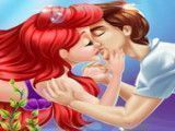 Princesa Ariel beijar namorado